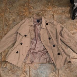 Medium gap windbreaker